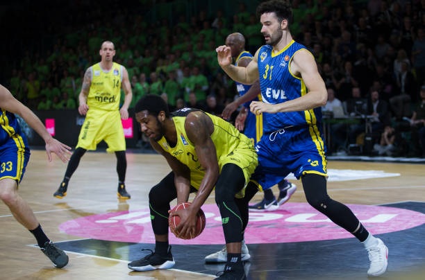 突破分球不 突破分球不