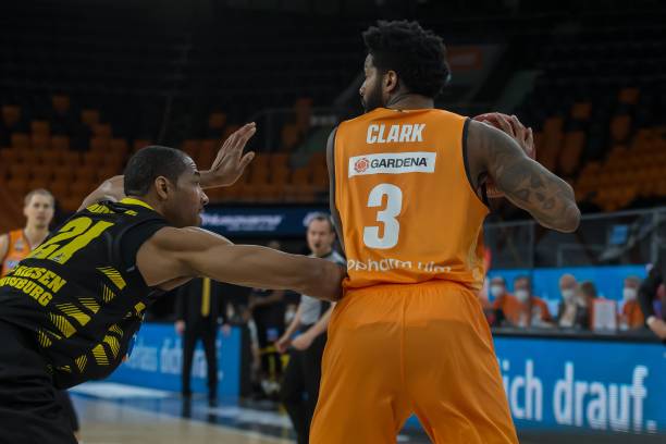 强队的对抗 强队的对抗