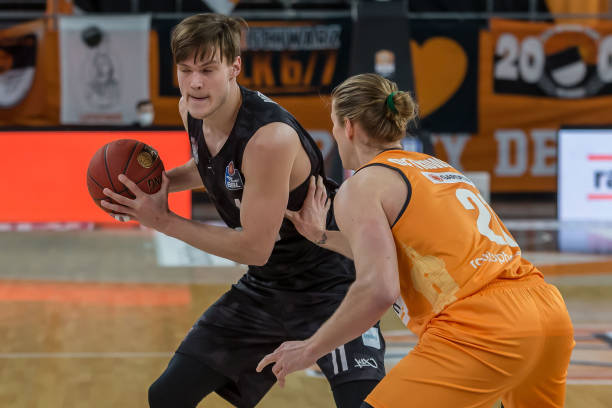 他的父母是 他的父母是